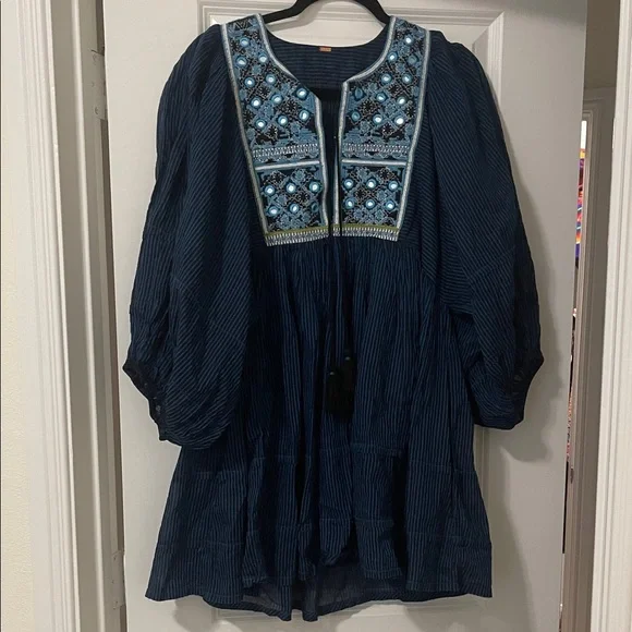 Free People Navy Embroidered Tunic with Balloon Sleeves, Size Medium, EUC - Picture 3 of 8